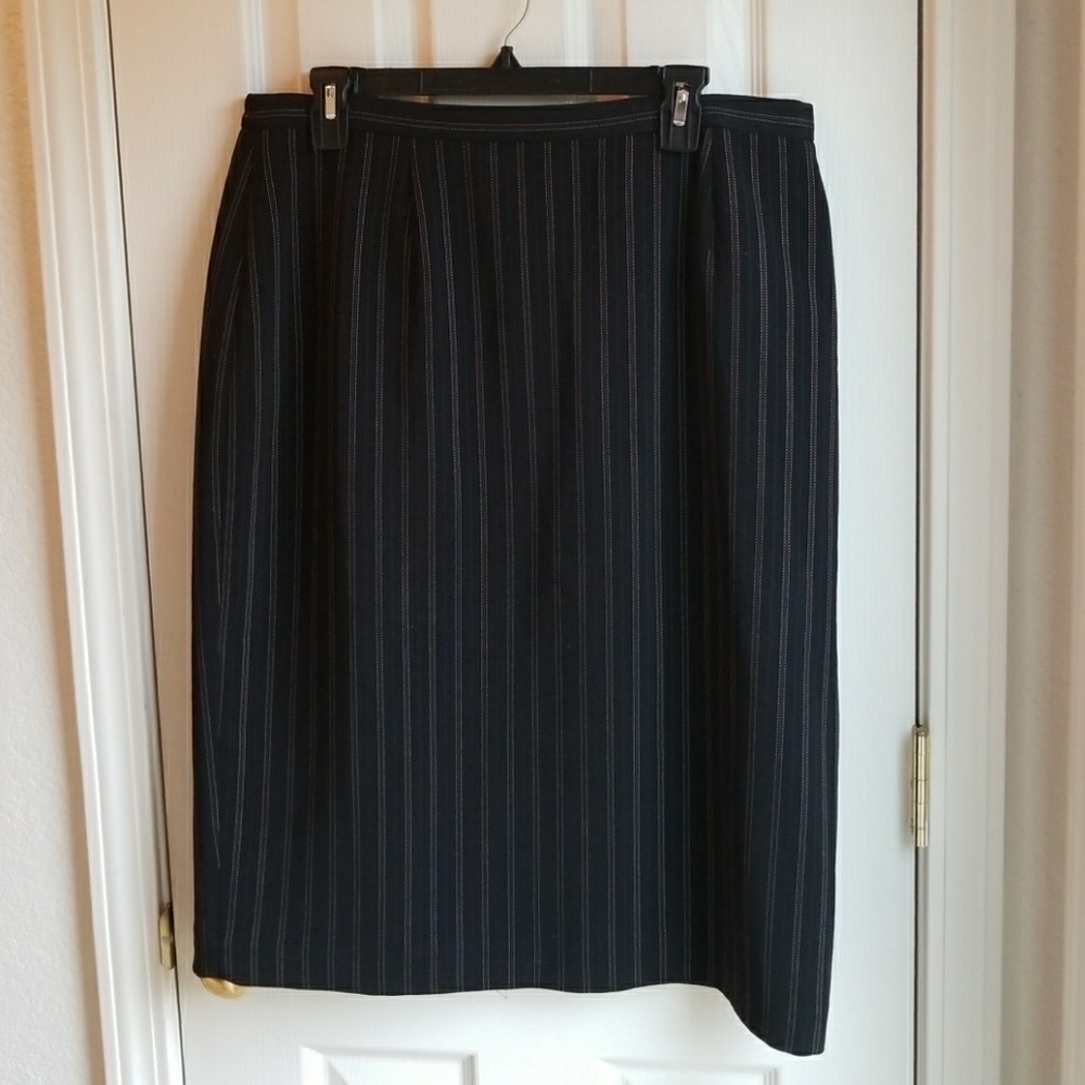 *NWOT WORTHINGTON BLACK PINSTRIPED SKIRT SZ 16W